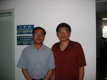 羅鋼教授（左）