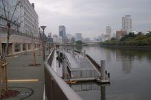 大阪的河邊