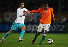 恩德里&middot;羅馬里克於對手拼搶