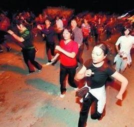 大媽紐約跳廣場舞被逮捕 大媽紐約跳廣場舞被逮捕