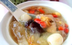 銀耳雞肝湯 銀耳雞肝湯