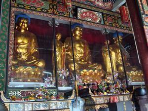 雷州天寧寺大雄寶殿內佛像