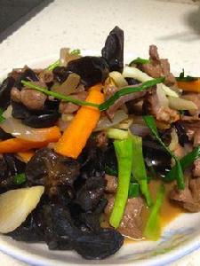 木耳炒豬心 木耳炒豬心