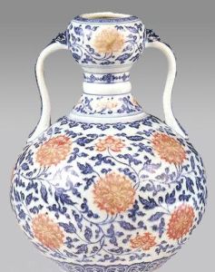 清雍正青花釉里紅如意尊 清雍正青花釉里紅如意尊