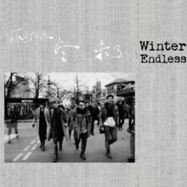 他舉起右手點名 他舉起右手點名