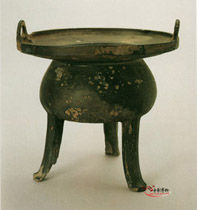 春秋灰陶釜形盤口鼎 春秋灰陶釜形盤口鼎