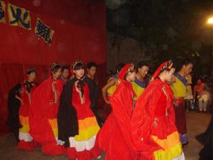 （圖）“火把節”歌舞表演 