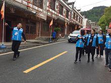 平利援少會志願者帶隊人安排志願者就位為文化節做志願服務