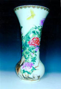 多重複合彩錦雞牡丹紋鳳尾尊 多重複合彩錦雞牡丹紋鳳尾尊