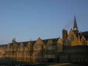 英國里茲大學商學院