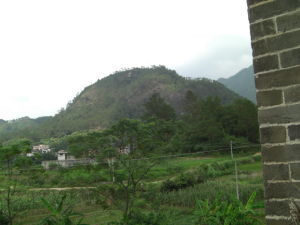 從黃旭初故居看去居右側坎方的象形應星