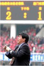 球場邊的遲尚斌