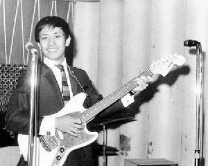 《家變》演唱者：羅文