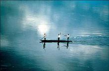 一葉輕舟滑過贊比西河