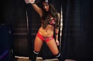 尼基·貝拉 尼基·貝拉