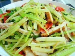 假芹菜炒豆乾 假芹菜炒豆乾