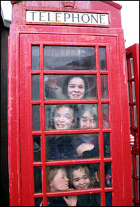 （圖）電話亭塞人大賽