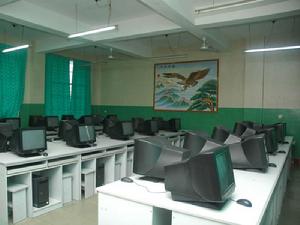 曼遠村-鎮中學電教室