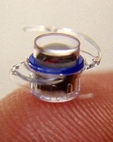 放在指尖的VisionCare可植入微型望遠鏡