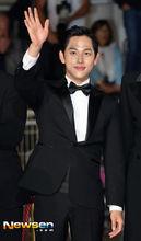 任時完坎城紅毯圖