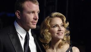 麥當娜與丈夫幾乎一年半無性生活提出離婚