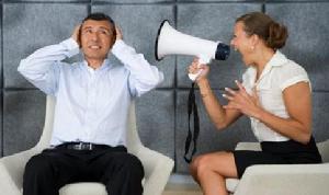 熱戀中的女人表現得更愛生氣