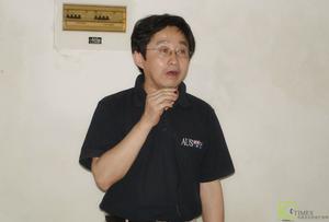 張勝冰教授在講課