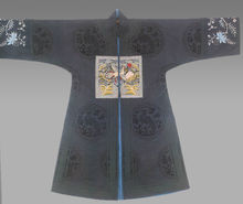 清漳緞團鳳紋刺繡女衣 清漳緞團鳳紋刺繡女衣