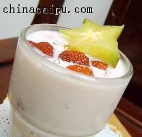 優酪乳草莓慕絲杯 優酪乳草莓慕絲杯