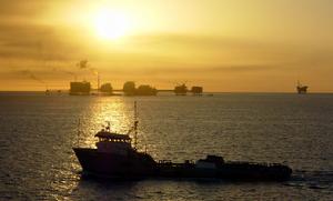 （圖）墨西哥灣漁船和油井