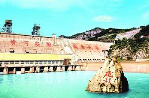 三門峽大壩下的砥柱石