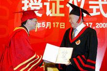 李光耀授證儀式