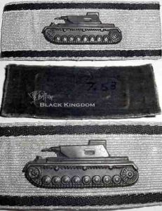 延伸類型，晚期鋅材質化學氧化變黑，非磁性，坦克炮管最前端纖細並輕微扭曲，前凸車燈基座與炮塔基座連線成高低階梯狀，細節立體逐漸喪失，注意炮塔側窗的輕微變化。