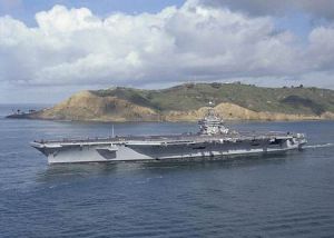 美國約翰·斯坦尼斯號航空母艦 