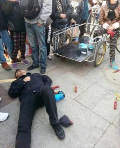 倒地執法 倒地執法