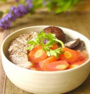 胡蘿蔔香菇燉牛腩