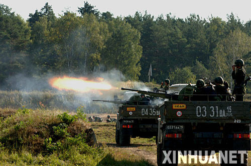 中俄合作-2007聯合反恐演習組圖:俄內衛部隊對“恐怖分子”進行火力攔截