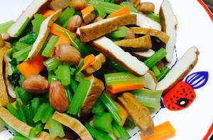 西芹拌豆乾