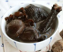 黑豆黑木耳煲烏雞 黑豆黑木耳煲烏雞