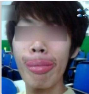 蝙蝠偷吻 蝙蝠偷吻