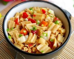 素炒酸辣腐竹丁 素炒酸辣腐竹丁