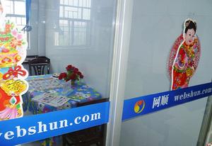 休息室里象棋，軍棋，跳棋，五子棋，晚報!