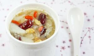 桂花銀耳煲雪梨 桂花銀耳煲雪梨