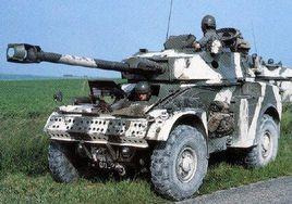 潘哈德AML輪式偵察車