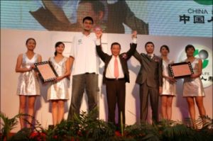 姚明馮小剛與中國人壽強強聯手