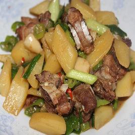 土豆炒排骨 土豆炒排骨