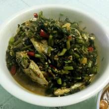 雪菜燒鯽魚 雪菜燒鯽魚