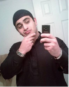 槍手系29歲的阿富汗裔美國人奧馬爾·馬丁(Omar Mateen)，來自佛羅里達州皮爾斯堡。“伊斯蘭國”聲稱對該槍擊案負責。