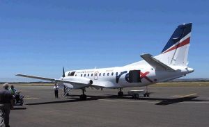 一架區域快線的薩博340在金斯考特機場等待登機