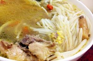 金針菇燉雞 金針菇燉雞